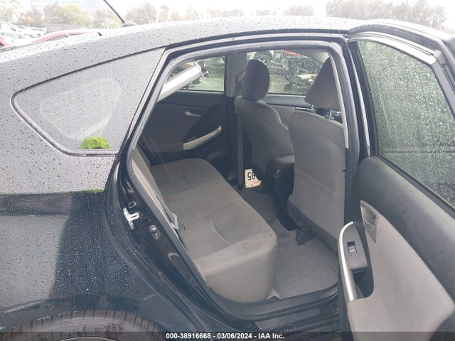 Toyota Prius Two 2014 JTDKN3DU9E1825271 Image 8