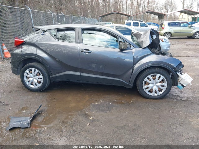 Toyota C-HR LE 2021 NMTKHMBX3MR120217 Image 14