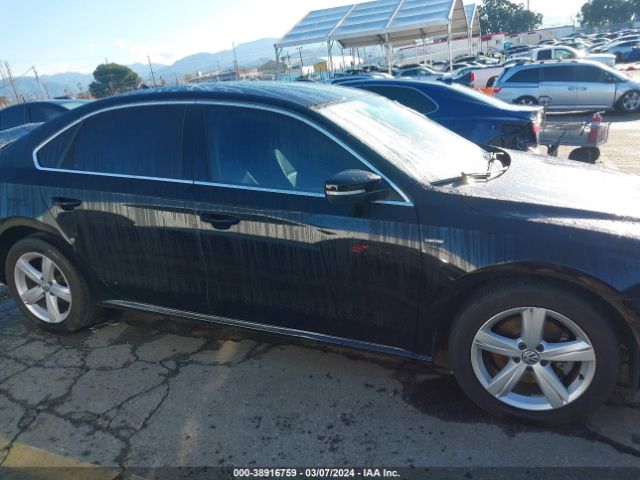 1VWAT7A33FC111448 Volkswagen Passat 1.8t Limited Edition
