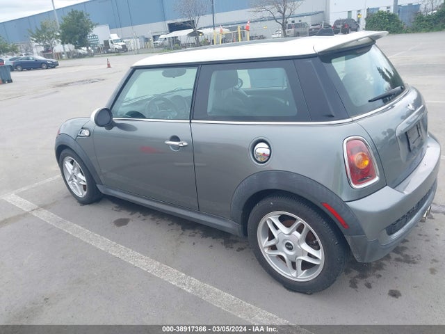 2008 MINI COOPER S WMWMF73558TV34988 Photo 2
