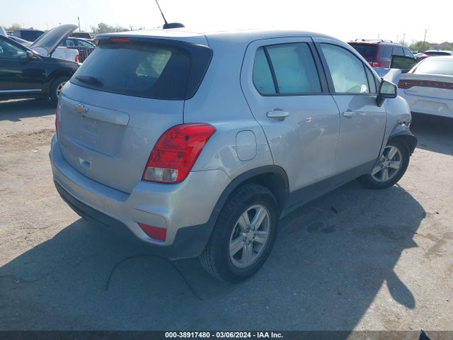Chevrolet TRAX LS 2018 3GNCJNSB0JL196491 Image 4