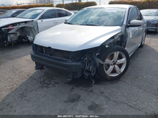 1VWAT7A34FC118781 Volkswagen Passat 1.8t Limited Edition