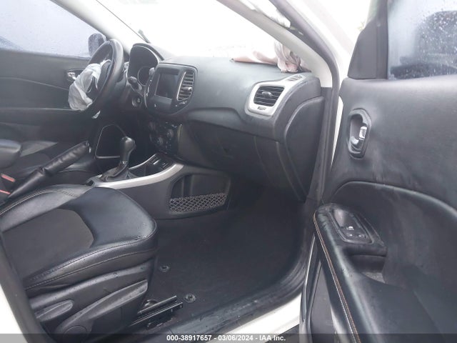 3C4NJCBB1LT235114 Jeep Compass Latitude Fwd