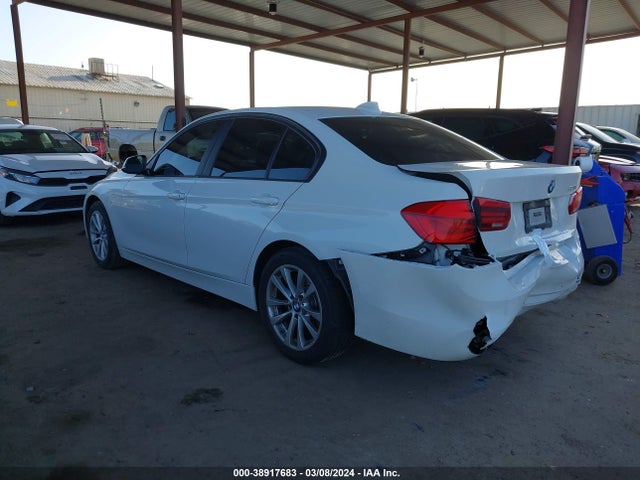 BMW 320i 2018 WBA8A9C5XJAH12345 Image 3