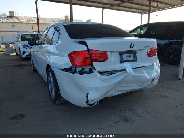 BMW 320i 2018 WBA8A9C5XJAH12345 Image 6