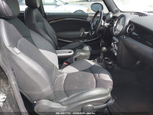2009 MINI COOPER S CLUBMAN WMWMM33569TP92632 Photo 4