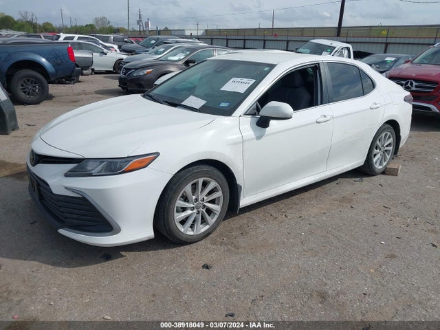 Toyota CAMRY LE 2022 4T1C11AK3NU638965 Image 2