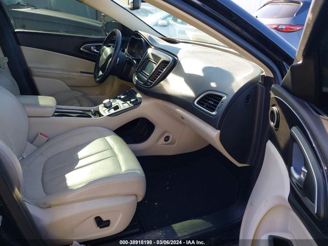 Chrysler 200 C 2015 1C3CCCCG9FN517344 Image 5
