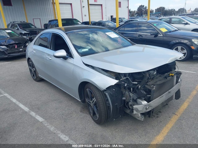 Mercedes-Benz A 220 2019 WDD3G4EB4KW005671 Image 1