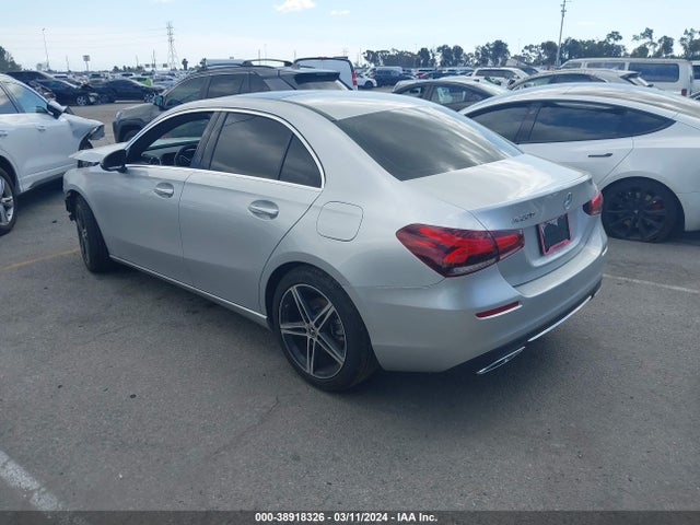 Mercedes-Benz A 220 2019 WDD3G4EB4KW005671 Image 3
