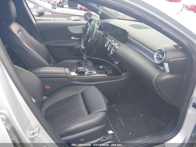 Mercedes-Benz A 220 2019 WDD3G4EB4KW005671 Image 5