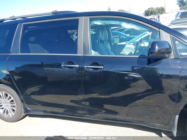 Toyota SIENNA XLE 2020 5TDYZ3DC3LS030254 Image 13