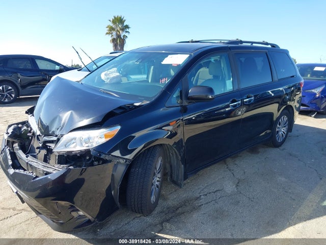 Toyota SIENNA XLE 2020 5TDYZ3DC3LS030254 Image 2