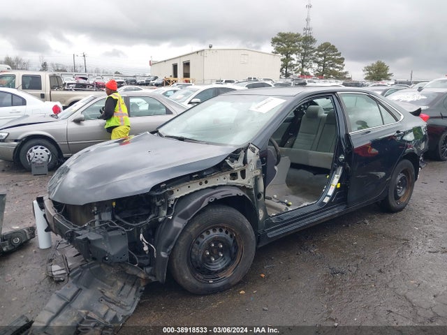 Toyota CAMRY LE 2015 4T4BF1FK7FR478456 Image 2