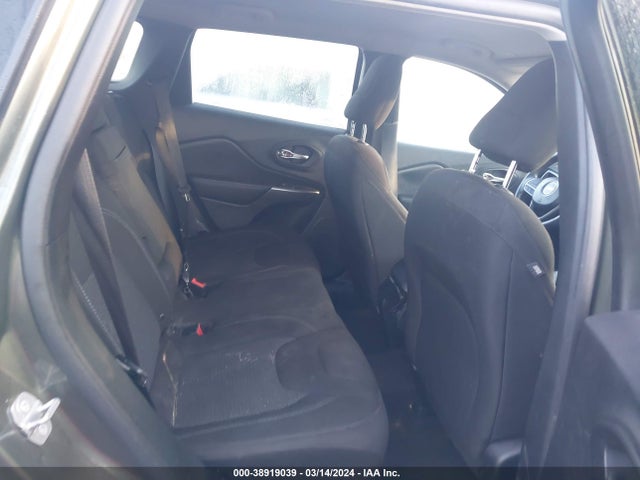 1C4PJLCB8KD357710 Jeep Cherokee Latitude Fwd