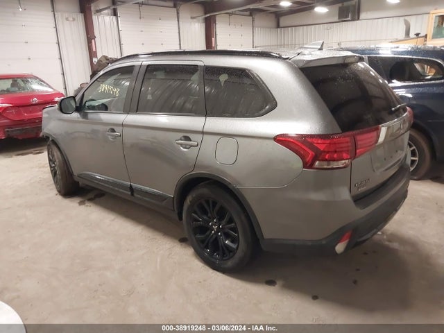 Mitsubishi Outlander Le 2018 JA4AD3A34JZ018513 Image 3