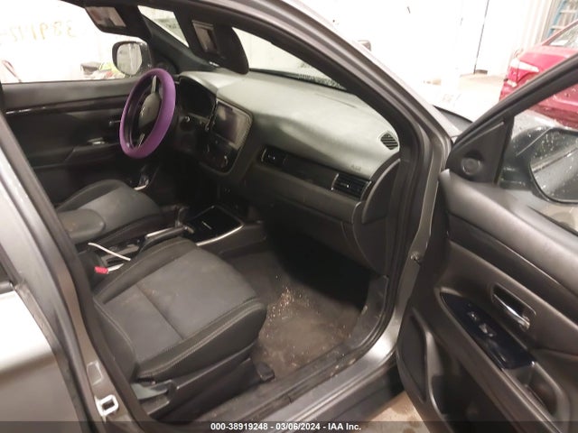 Mitsubishi Outlander Le 2018 JA4AD3A34JZ018513 Image 5