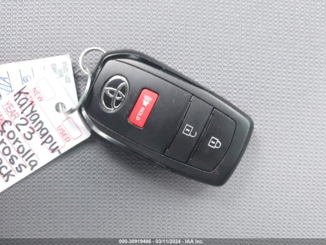7MUFBABG5PV004398 Toyota Corolla Cross Hybrid S