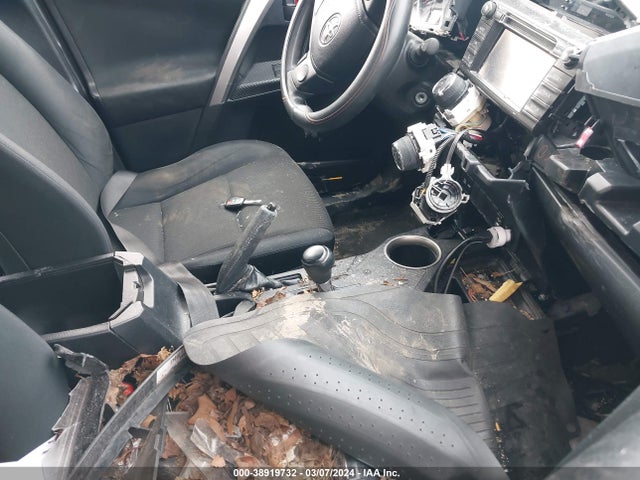 Toyota RAV4 LE 2015 JTMBFREV5FJ025575 Image 5