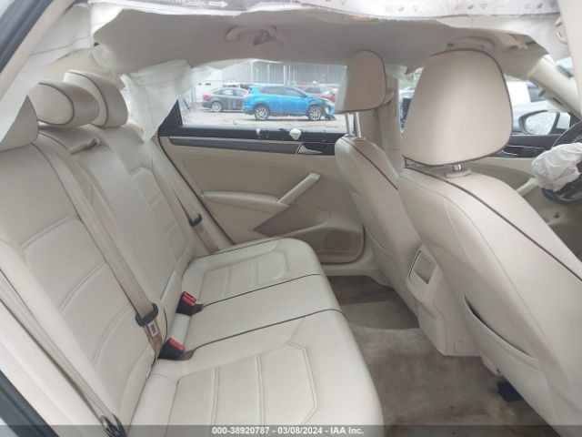1VWDT7A32HC017142 Volkswagen Passat 1.8t R-line