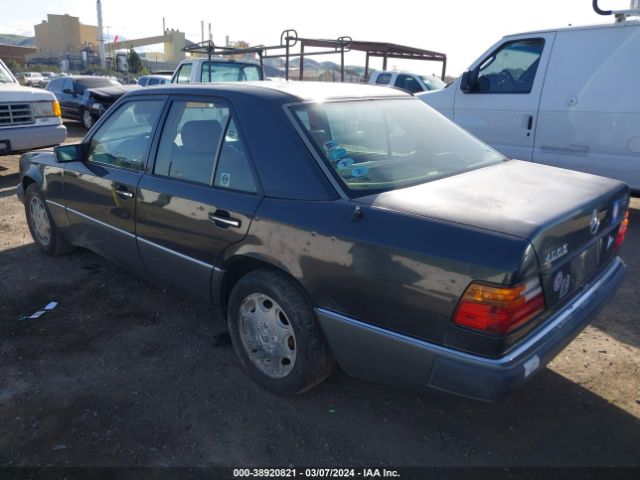 1992 MERCEDES-BENZ 400 WDBEA34E8NB746622 Photo 2