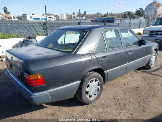 1992 MERCEDES-BENZ 400 WDBEA34E8NB746622 Photo 3