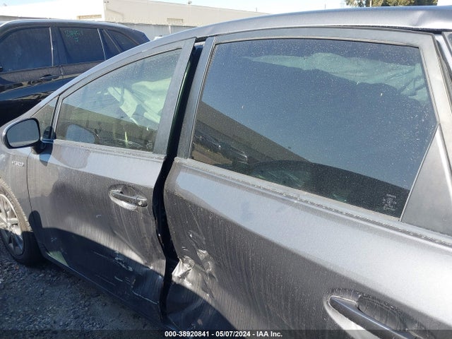 Toyota Prius V Two 2017 JTDZN3EU9HJ062489 Image 15