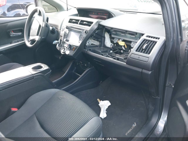 Toyota Prius V Two 2017 JTDZN3EU9HJ062489 Image 5
