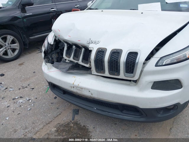1C4PJLCB9HW527005 Jeep Cherokee Latitude Fwd