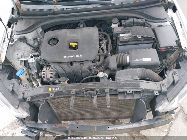 Hyundai ELANTRA SE 2017 5NPD74LFXHH102697 Image 10