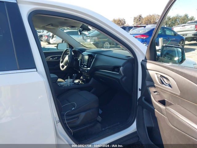 Chevrolet Traverse Ls 2019 1GNERFKW3KJ303424 Image 5
