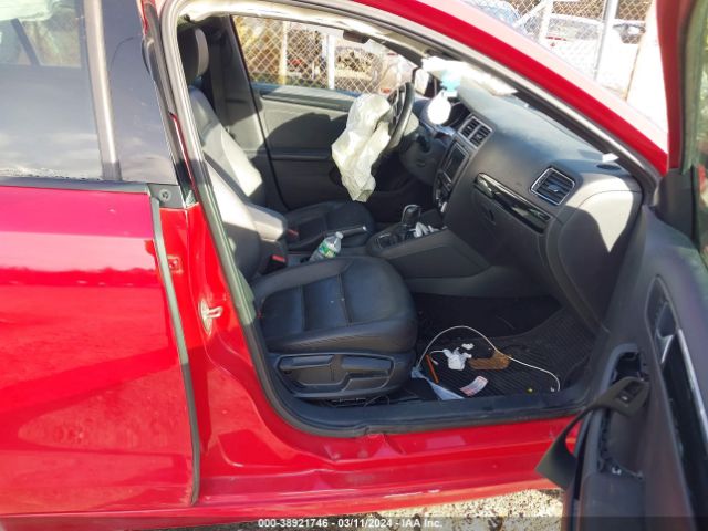 3VWD17AJ3JM232733 Volkswagen Jetta 1.8t Se Sport