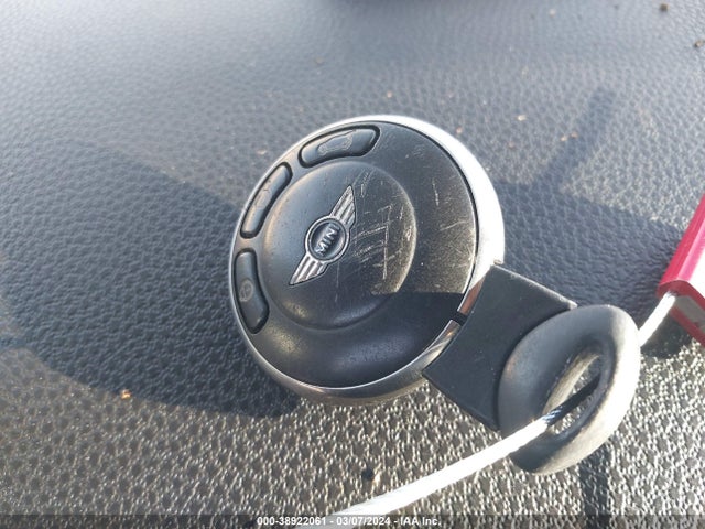 2010 MINI COOPER S WMWMF7C57ATX45535 Photo 10