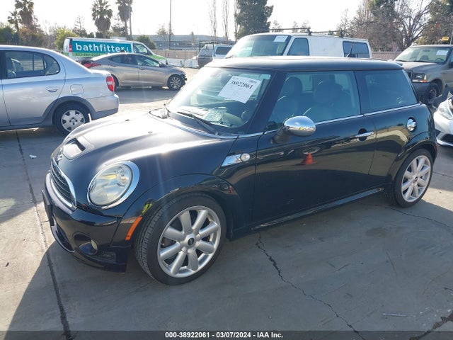 2010 MINI COOPER S WMWMF7C57ATX45535 Photo 1