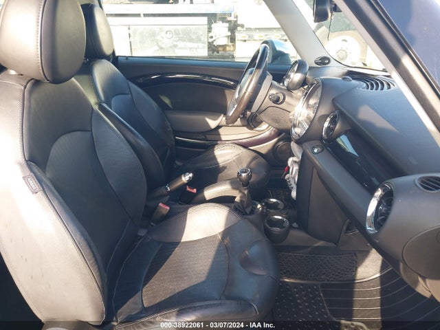 2010 MINI COOPER S WMWMF7C57ATX45535 Photo 4