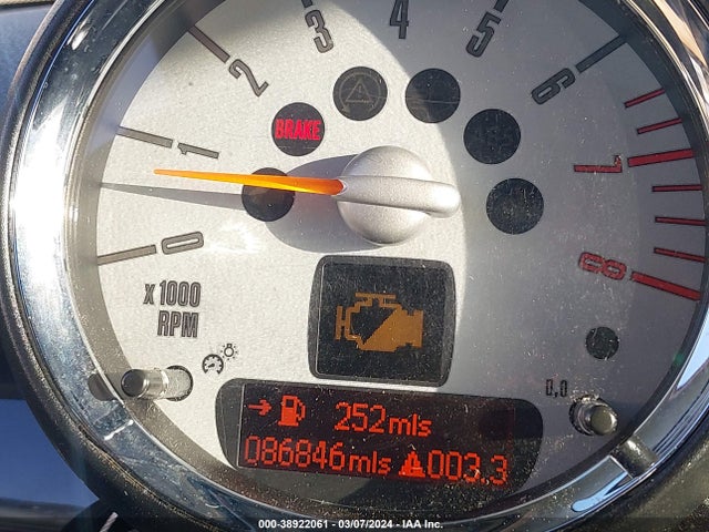 2010 MINI COOPER S WMWMF7C57ATX45535 Photo 6