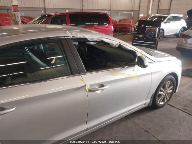 Hyundai SONATA SE 2017 5NPE24AF6HH542129 Image 13