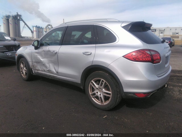 2011 PORSCHE CAYENNE WP1AA2A28BLA00096 Photo 2