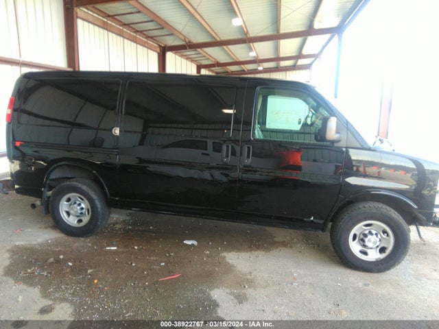 Chevrolet Express 2500 Work Van 2017 1GCWGAFF4H1165370 Image 13