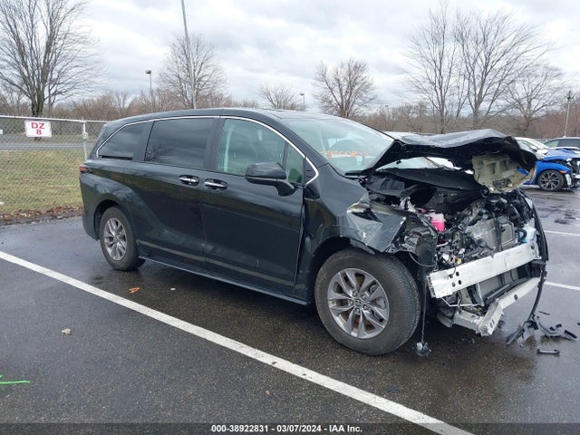 Toyota SIENNA XLE 2023 5TDYSKFC0PS084080 Image 1