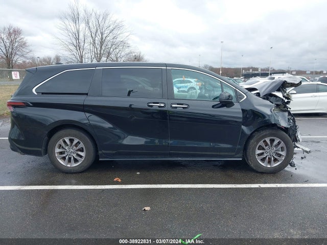 Toyota SIENNA XLE 2023 5TDYSKFC0PS084080 Image 13