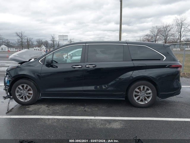 Toyota SIENNA XLE 2023 5TDYSKFC0PS084080 Image 14