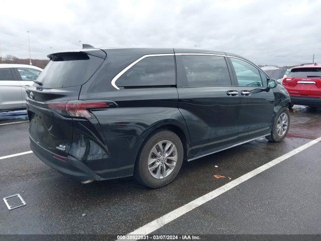 Toyota SIENNA XLE 2023 5TDYSKFC0PS084080 Image 4