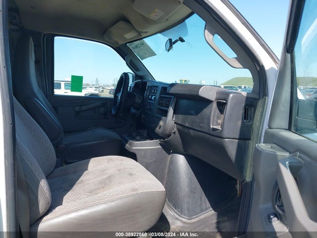 Chevrolet Express 2500 Work Van 2017 1GCWGAFF7H1132380 Image 5