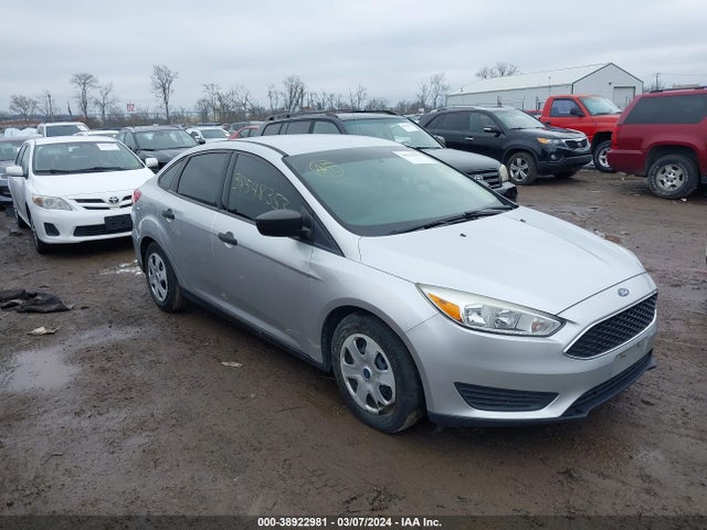 Ford FOCUS S 2017 1FADP3E20HL222174 Image 1
