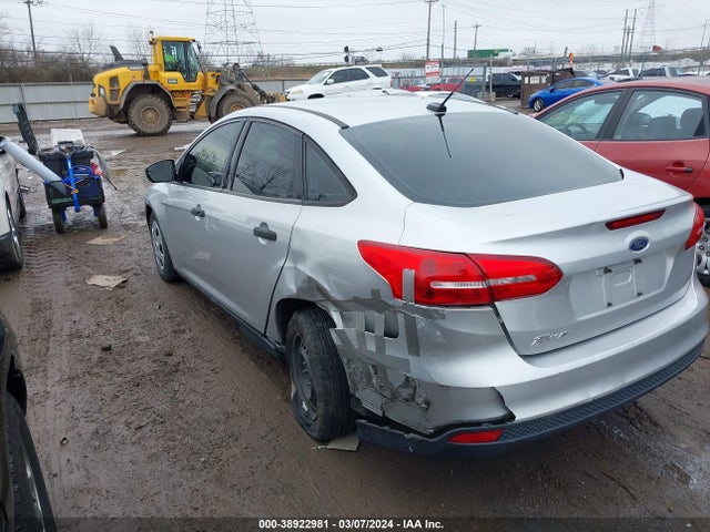 Ford FOCUS S 2017 1FADP3E20HL222174 Image 3
