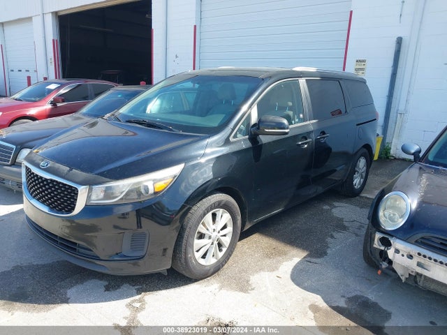 KIA SEDONA LX 2016 KNDMB5C16G6094437 Image 2