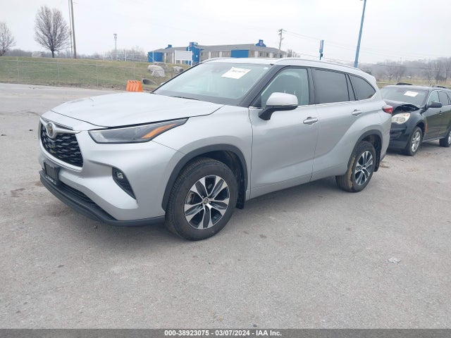 Toyota Highlander Xle 2022 5TDGZRBH3NS162527 Image 2