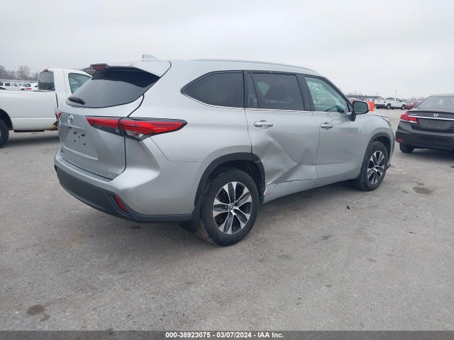 Toyota Highlander Xle 2022 5TDGZRBH3NS162527 Image 4