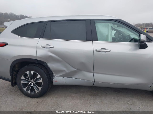 Toyota Highlander Xle 2022 5TDGZRBH3NS162527 Image 6